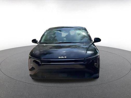 Aurora Black Pearl 2025 Kia K4 LXS