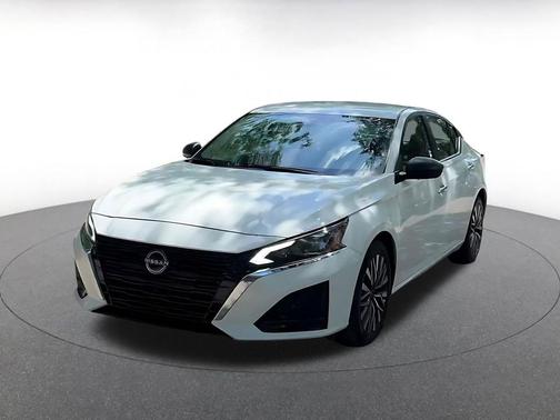 Glacier White 2025 Nissan Altima SV FWD