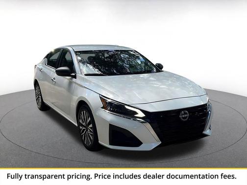 Glacier White 2025 Nissan Altima SV FWD