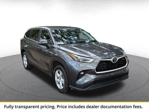 Magnetic Gray Metallic 2025 Toyota Highlander LE