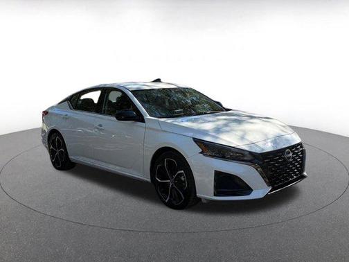 2025 Nissan Altima SR FWD