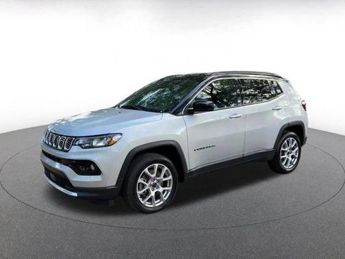 Silver Zynith Metallic Clearcoat 2025 Jeep Compass Limited