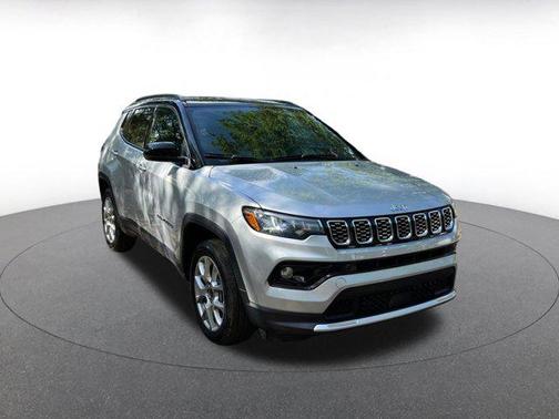 Silver Zynith Metallic Clearcoat 2025 Jeep Compass Limited
