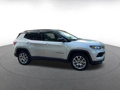 Silver Zynith Metallic Clearcoat 2025 Jeep Compass Limited