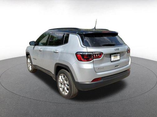 Silver Zynith Metallic Clearcoat 2025 Jeep Compass Limited