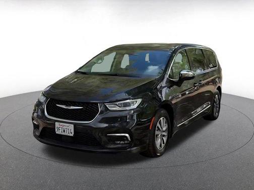 2023 Chrysler Pacifica Hybrid Limited