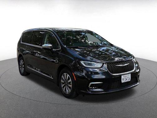 2023 Chrysler Pacifica Hybrid Limited