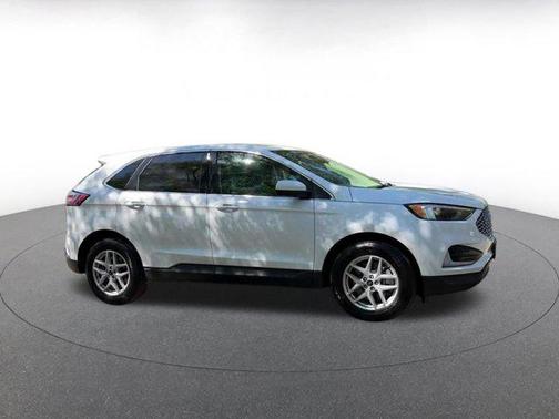 White 2024 Ford Edge SEL
