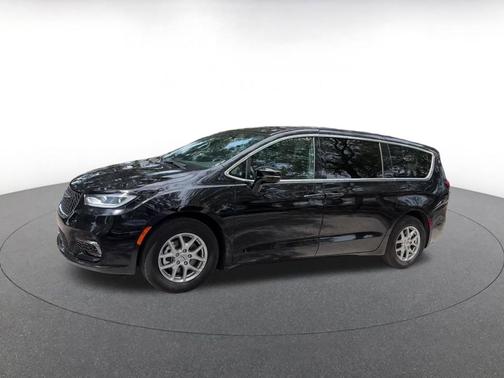 Diamond Black Crystal Pearlcoat 2025 Chrysler Pacifica L