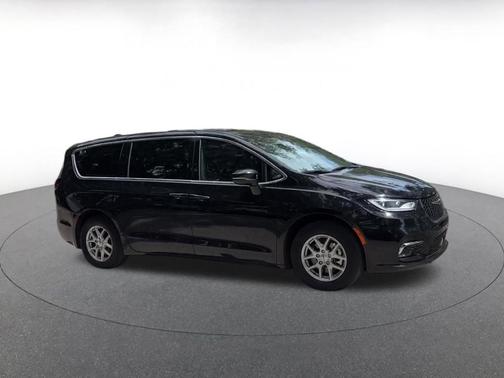 Diamond Black Crystal Pearlcoat 2025 Chrysler Pacifica L