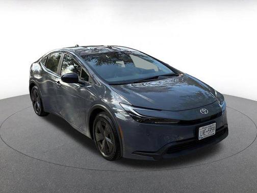 2025 Toyota Prius LE