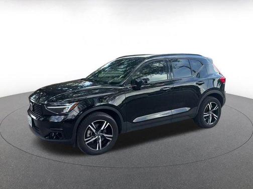 2024 Volvo XC40 CORE
