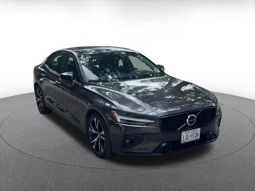 2024 Volvo S60 B5 Core Dark Theme