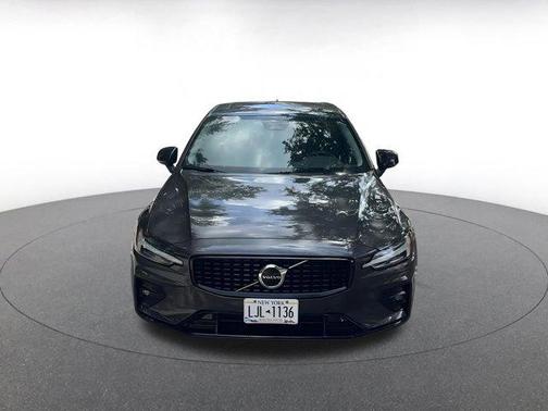 2024 Volvo S60 B5 Core Dark Theme