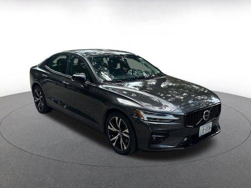 2024 Volvo S60 B5 Core Dark Theme