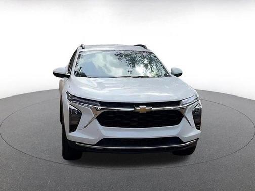 Summit White 2025 Chevrolet Trax LT