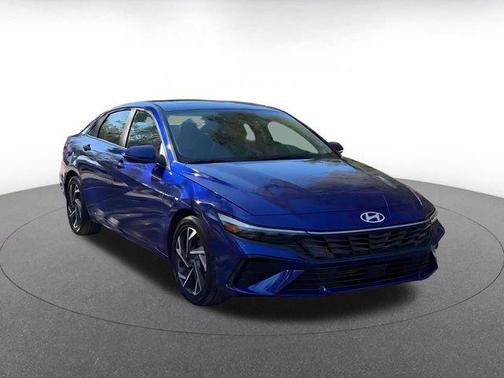 2025 Hyundai ELANTRA Limited