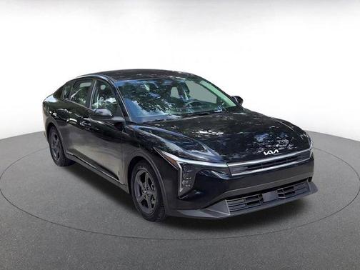 Aurora Black Pearl 2025 Kia K4 LXS