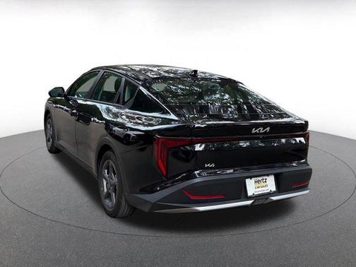 Aurora Black Pearl 2025 Kia K4 LXS
