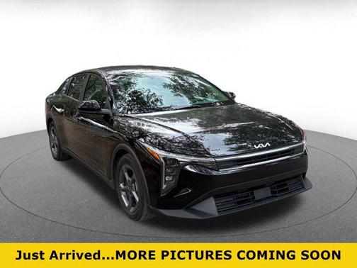 Aurora Black Pearl 2025 Kia K4 LXS
