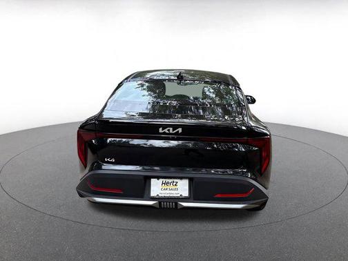 Aurora Black Pearl 2025 Kia K4 LXS
