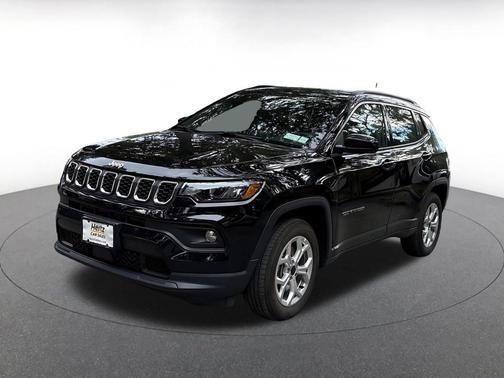 Diamond Black Crystal Pearlcoat 2025 Jeep Compass Latitude
