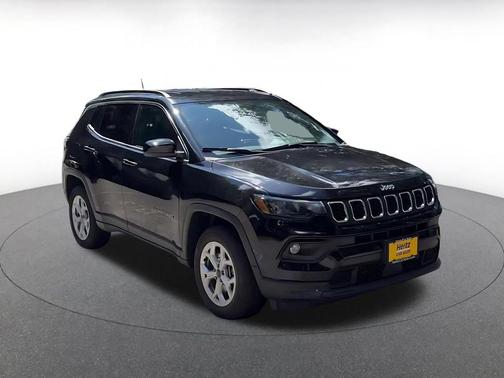 Diamond Black Crystal Pearlcoat 2025 Jeep Compass Latitude
