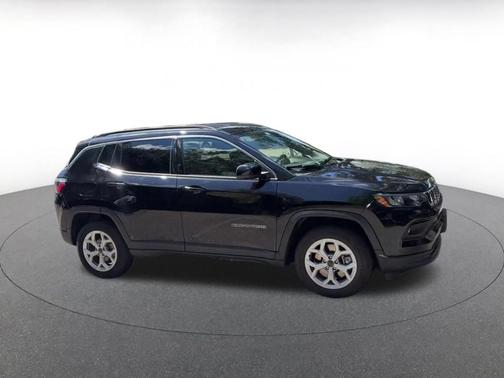 Diamond Black Crystal Pearlcoat 2025 Jeep Compass Latitude