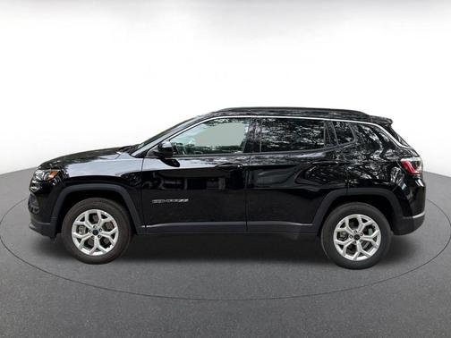Diamond Black Crystal Pearlcoat 2025 Jeep Compass Latitude