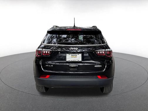 Diamond Black Crystal Pearlcoat 2025 Jeep Compass Latitude