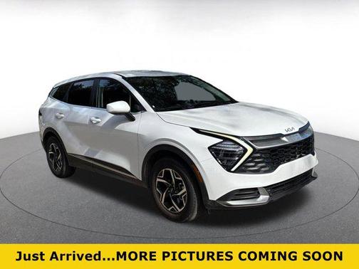 Glacial White Pearl 2025 Kia Sportage LX
