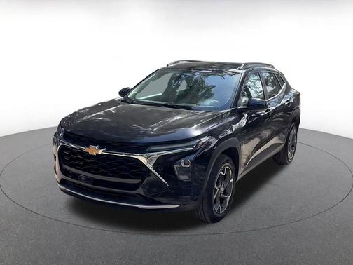 Mosaic Black Metallic 2025 Chevrolet Trax LT