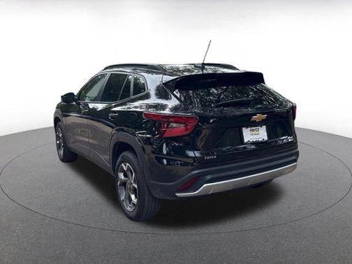 Mosaic Black Metallic 2025 Chevrolet Trax LT