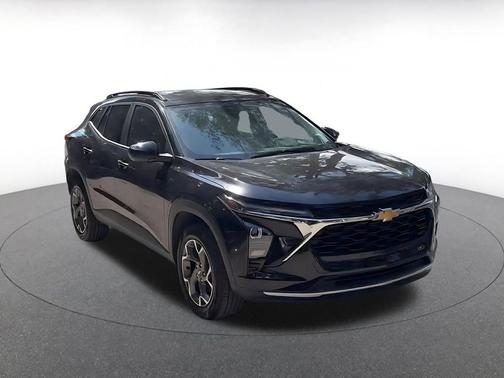 Mosaic Black Metallic 2025 Chevrolet Trax LT