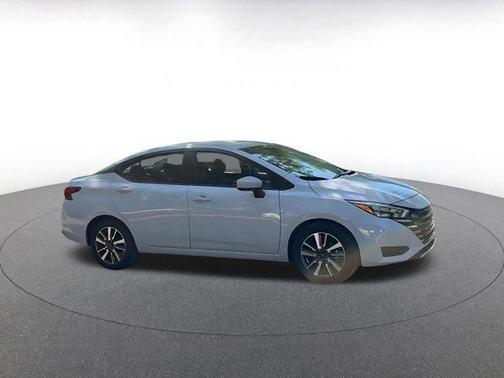 Gray Sky Pearl 2025 Nissan Versa 1.6 SV