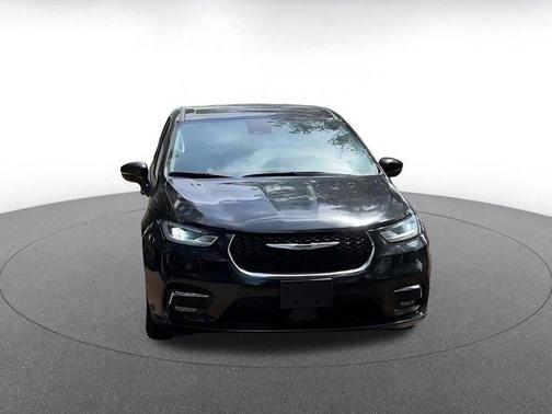 Brilliant Black Crystal Pearlcoat 2023 Chrysler Pacifica Hybrid Touring L