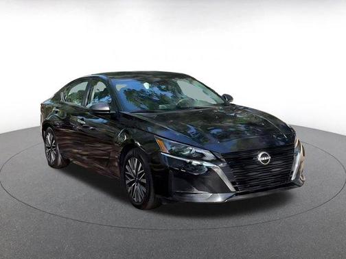 Super Black 2025 Nissan Altima SV FWD