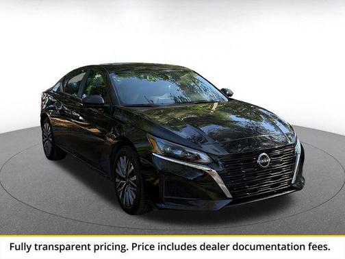 Super Black 2025 Nissan Altima SV FWD