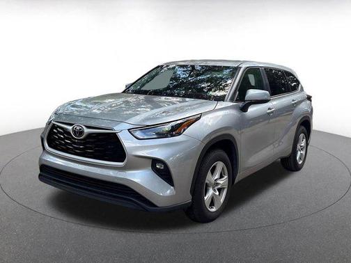 Celestial Silver Metallic 2025 Toyota Highlander LE