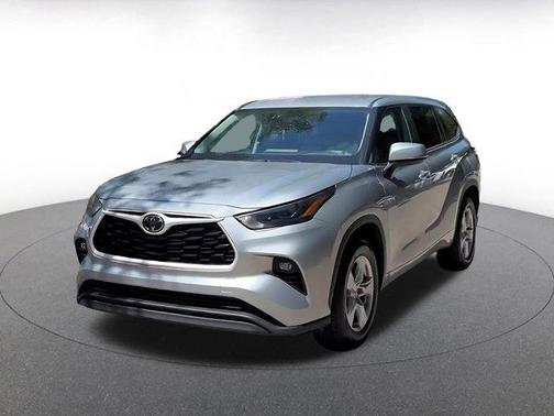 Celestial Silver Metallic 2025 Toyota Highlander LE