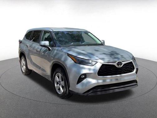 Celestial Silver Metallic 2025 Toyota Highlander LE