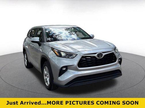 Celestial Silver Metallic 2025 Toyota Highlander LE