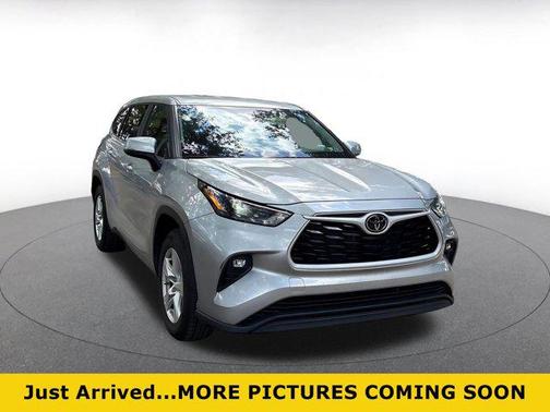 Celestial Silver Metallic 2025 Toyota Highlander LE