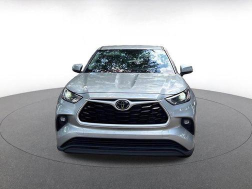 Celestial Silver Metallic 2025 Toyota Highlander LE