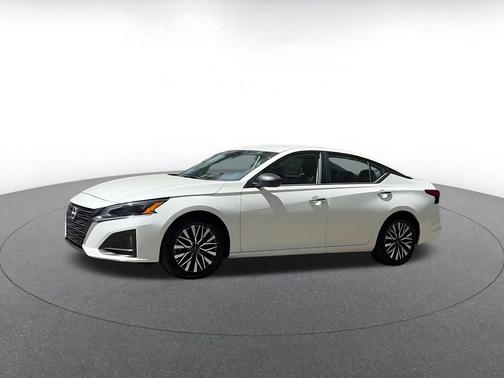 Glacier White 2025 Nissan Altima SV FWD