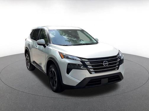 Everest White Pearl 2025 Nissan Rogue SV
