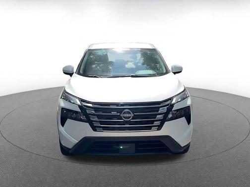 Everest White Pearl 2025 Nissan Rogue SV