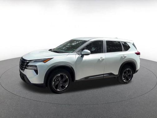 Everest White Pearl 2025 Nissan Rogue SV