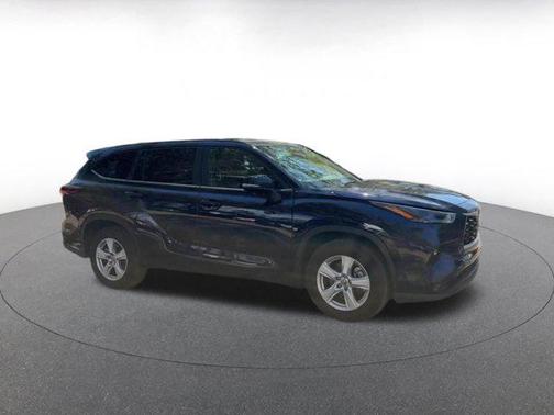 2025 Toyota Highlander LE