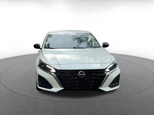 Pearl White Tricoat 2025 Nissan Altima SV FWD